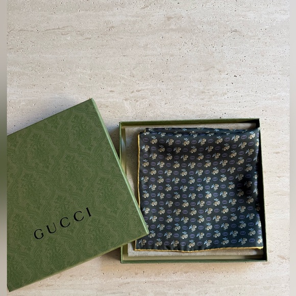 Gucci Other - NWT GUCCI GG LOGO & ROSE SQUARE SILK GREEN SCARF💚💝